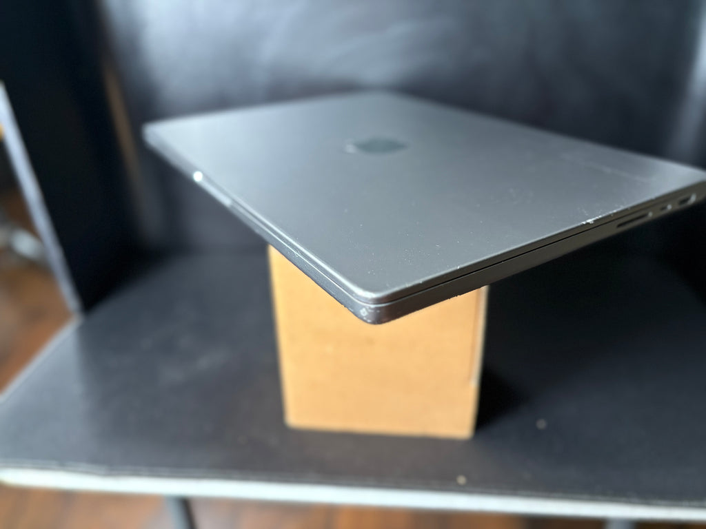 2021 MacBook Pro 14.2" - M1 Pro 14-Core - 16gb - 512gb (#5)