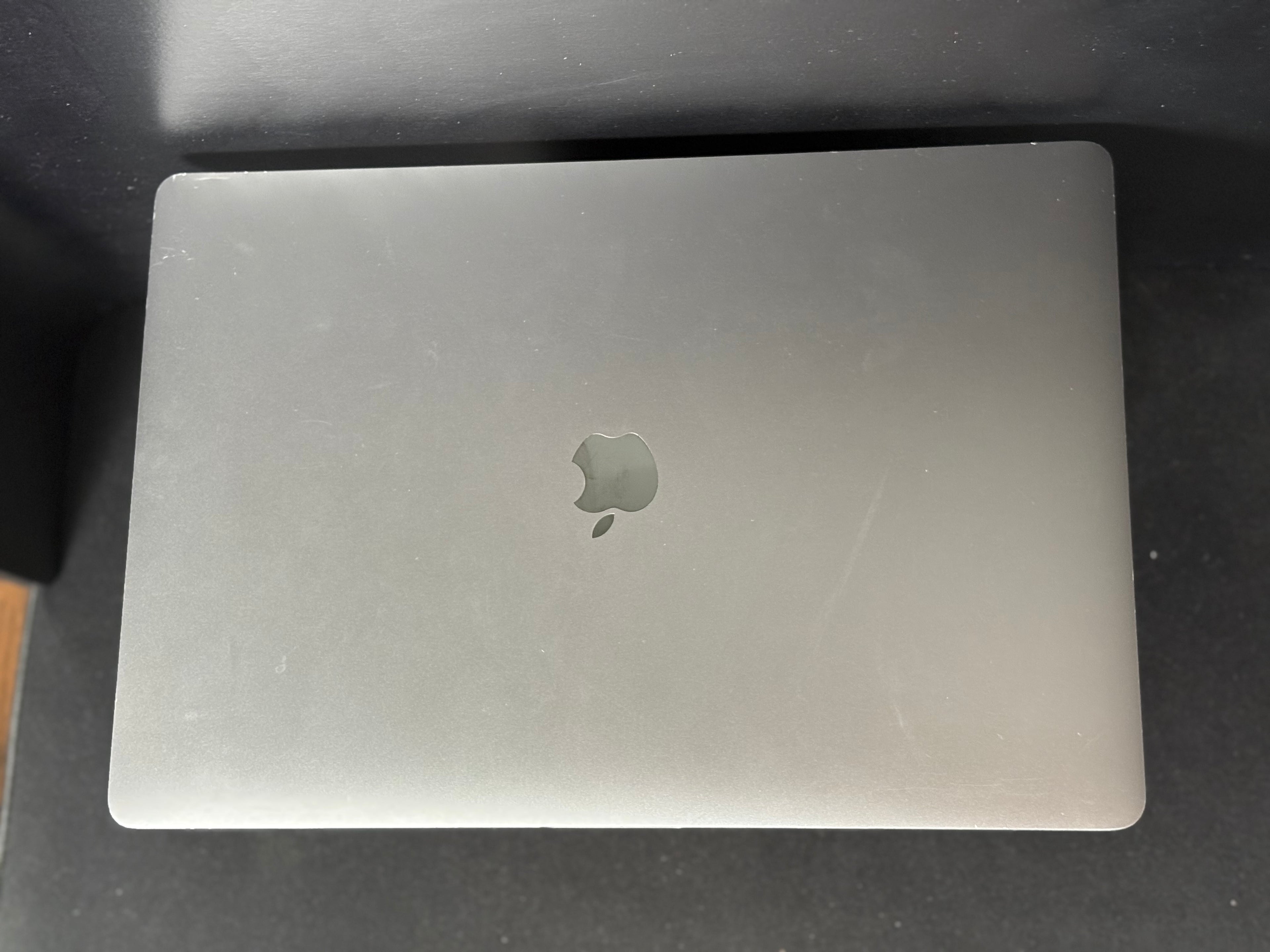 2019 MacBook Pro 16" - HexaCore i7 - 16GB - 512GB SSD - (#6)