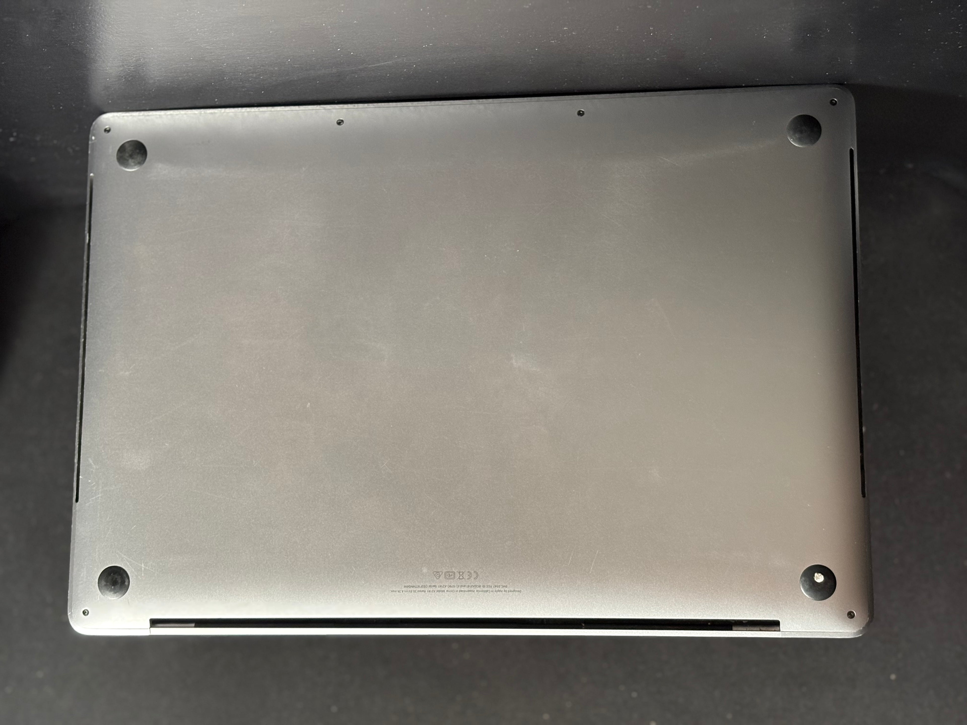 2019 MacBook Pro 16" - HexaCore i7 - 16GB - 512GB SSD - (#6)