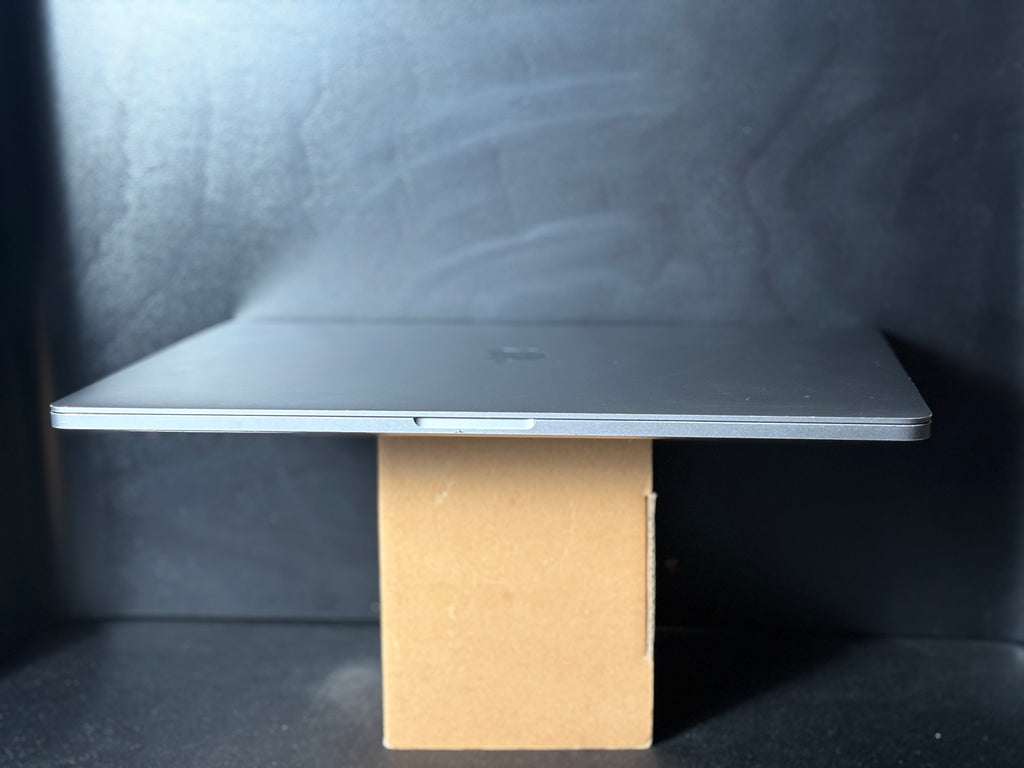 2019 MacBook Pro 16" - HexaCore i7 - 16GB - 512GB SSD - (#6)