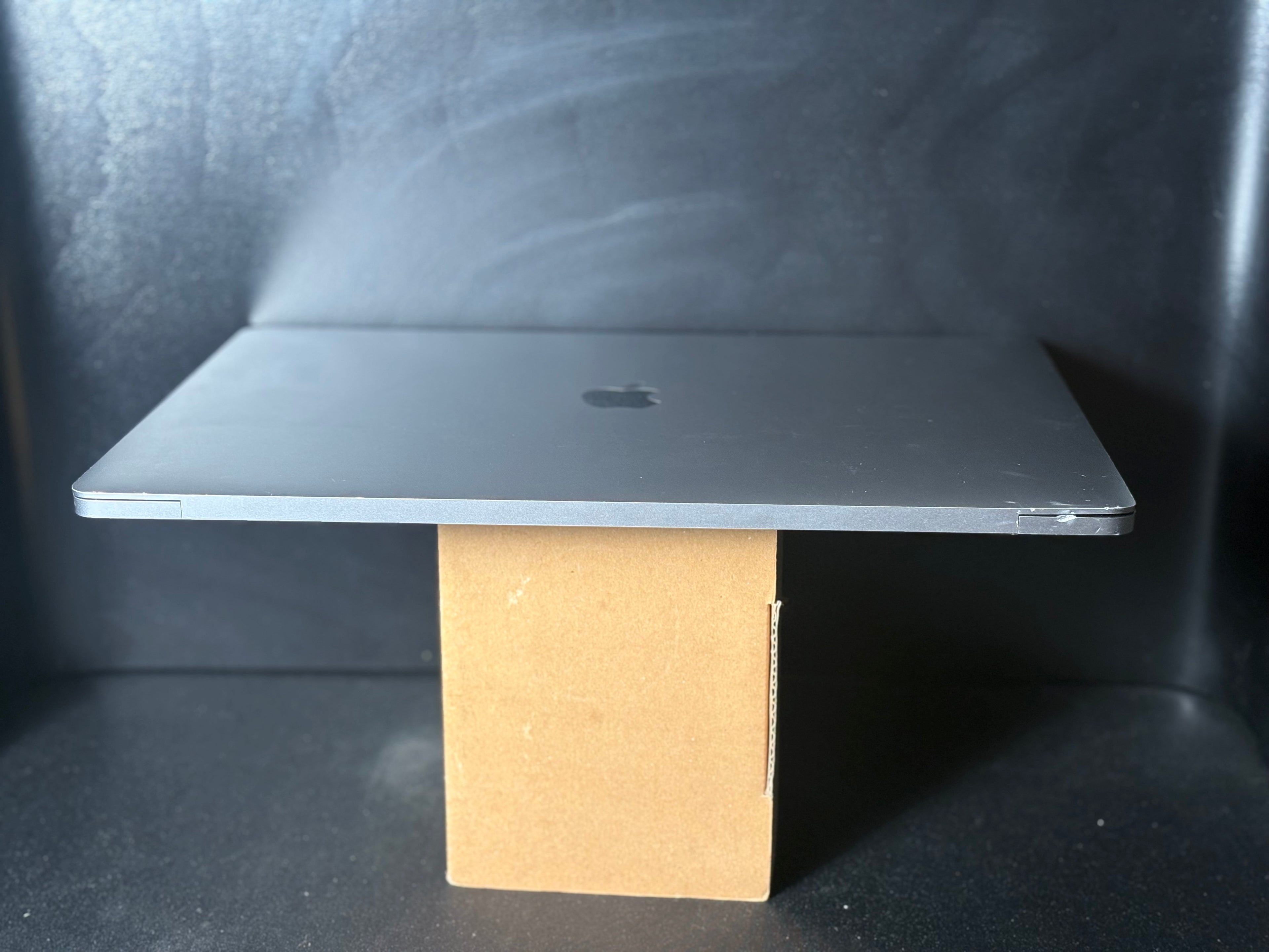 2019 MacBook Pro 16" - HexaCore i7 - 16GB - 512GB SSD - (#6)