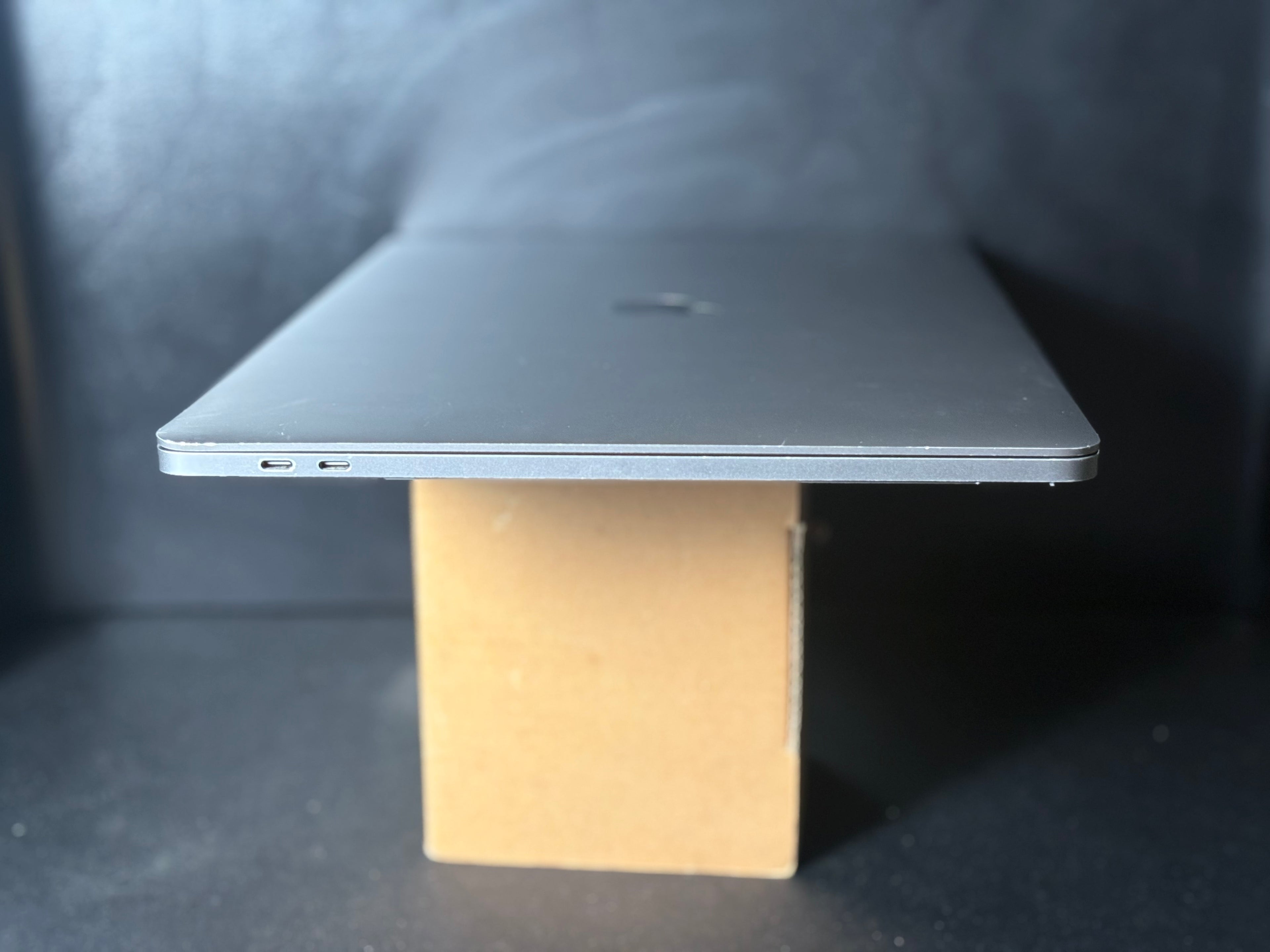 2019 MacBook Pro 16" - HexaCore i7 - 16GB - 512GB SSD - (#6)