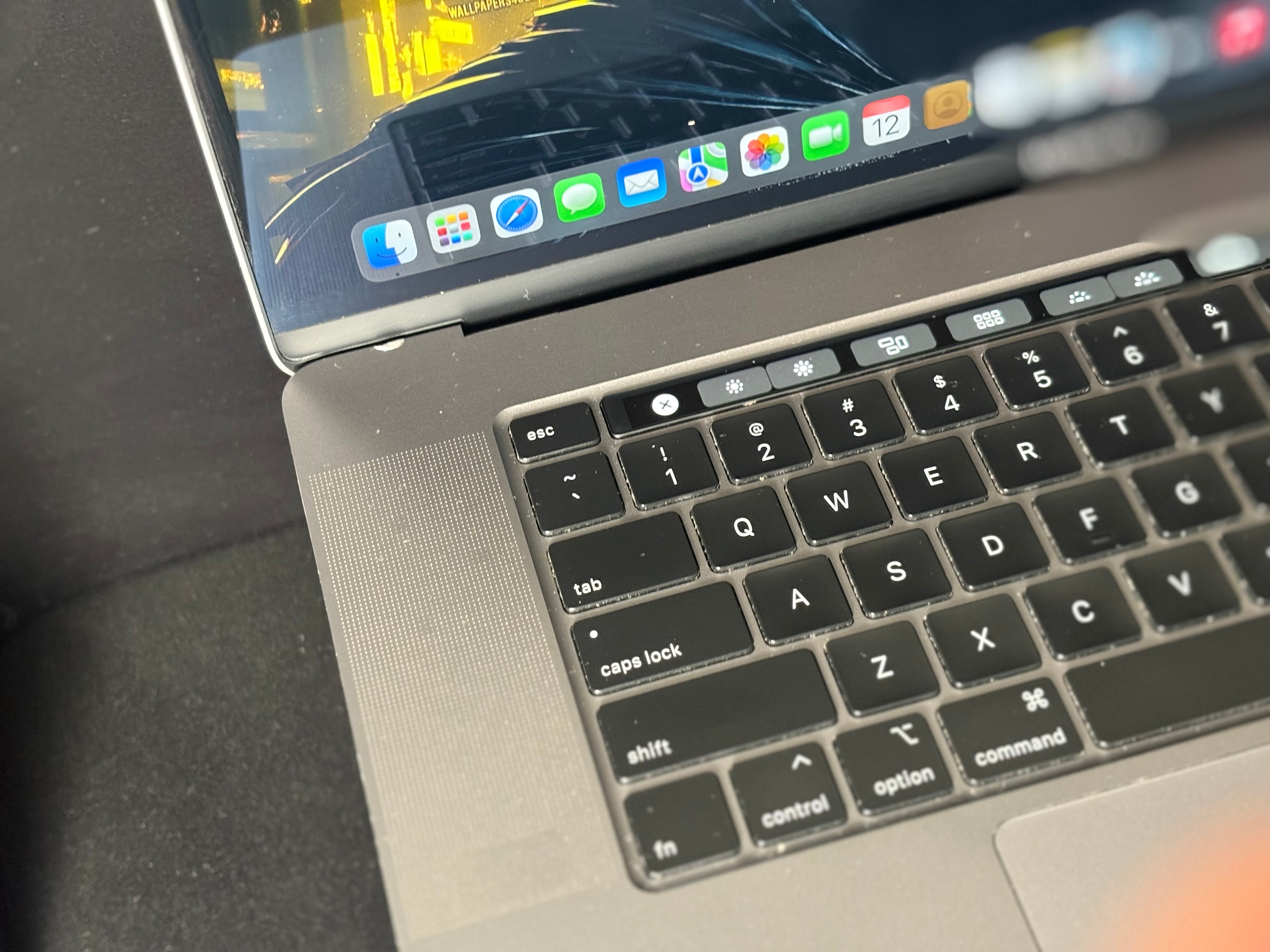 2019 MacBook Pro 16" - HexaCore i7 - 16GB - 512GB SSD - (#6)