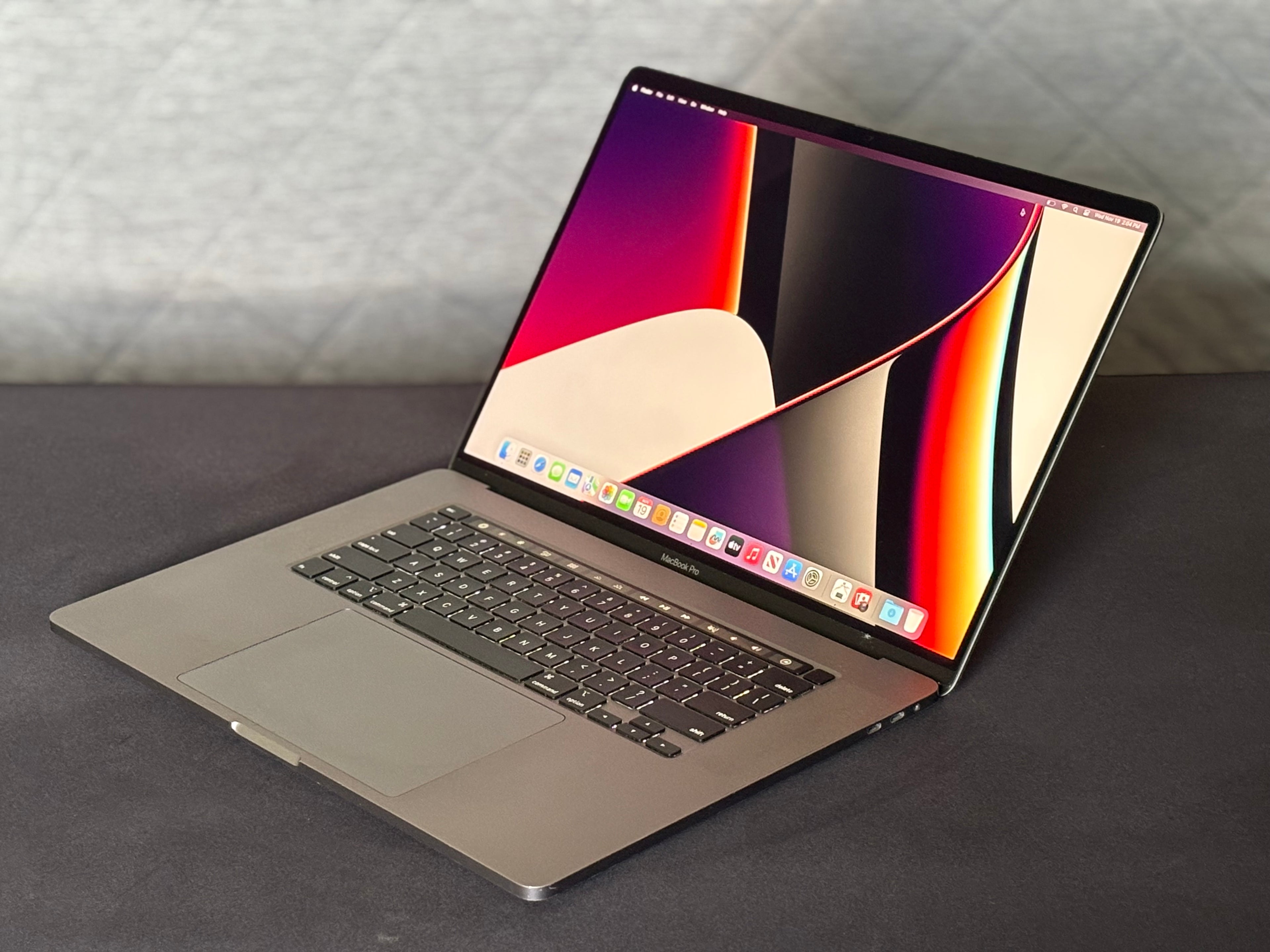 2019 MacBook Pro 16" - i9 - 16GB - 1TB SSD - (#7)