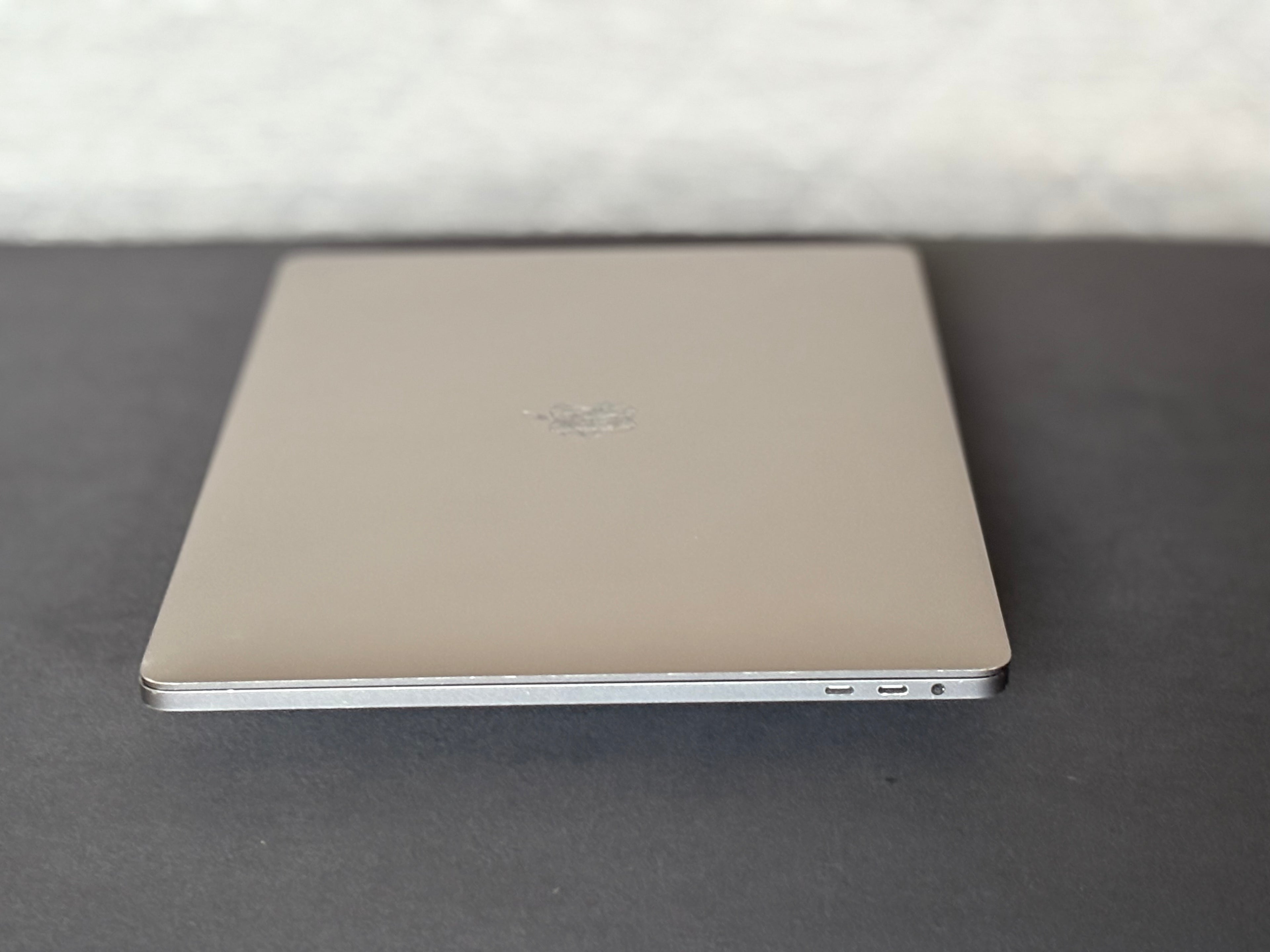 2019 MacBook Pro 16" - i9 - 16GB - 1TB SSD (#8)