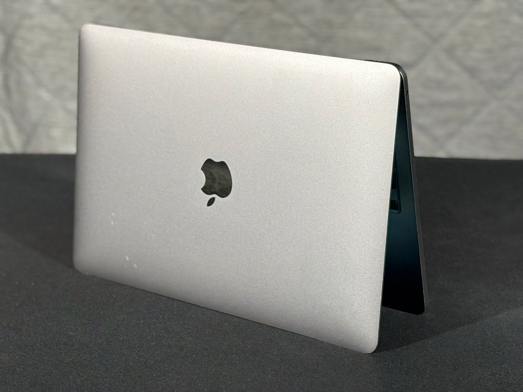 2020 MacBook Pro 13" - M1 8-Core - 16GB/512GB - (#11)