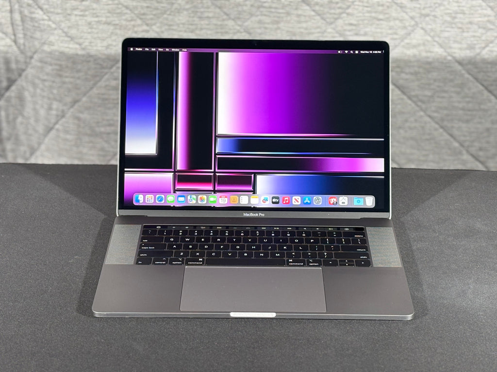 2019 MacBook Pro 15" - HexaCore i7 - 16GB/512GB - (#12)