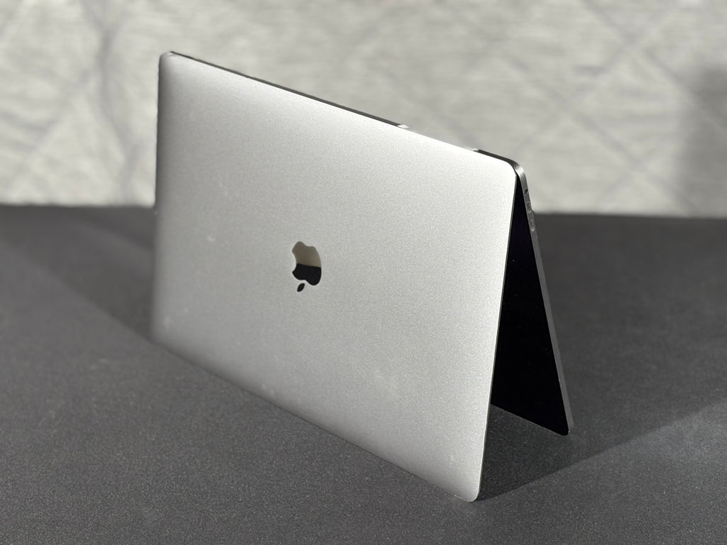 2019 MacBook Pro 15" - HexaCore i7 - 16GB/512GB - (#12)