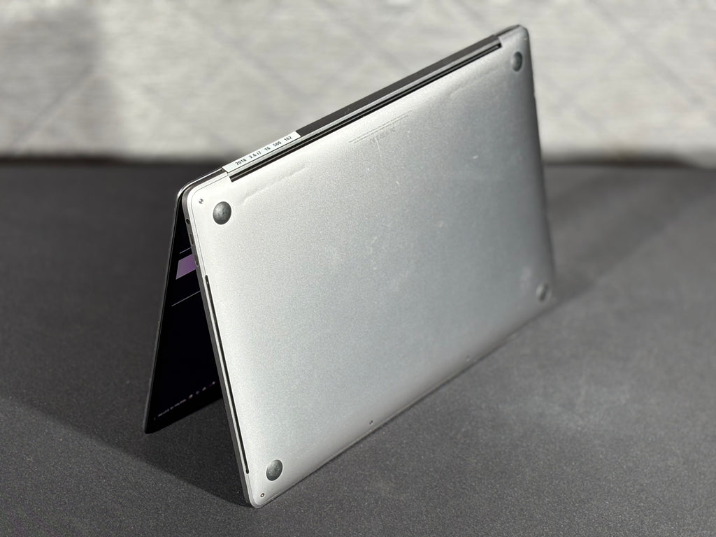 2019 MacBook Pro 15" - HexaCore i7 - 16GB/512GB - (#12)