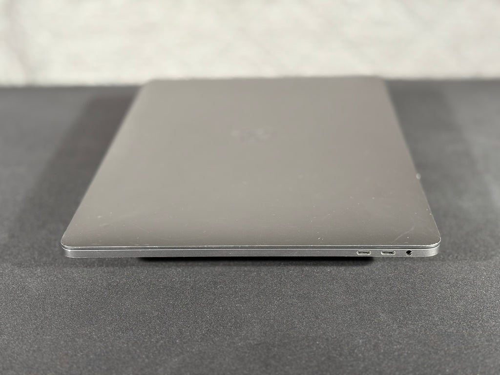 2019 MacBook Pro 15" - HexaCore i7 - 16GB/512GB - (#12)