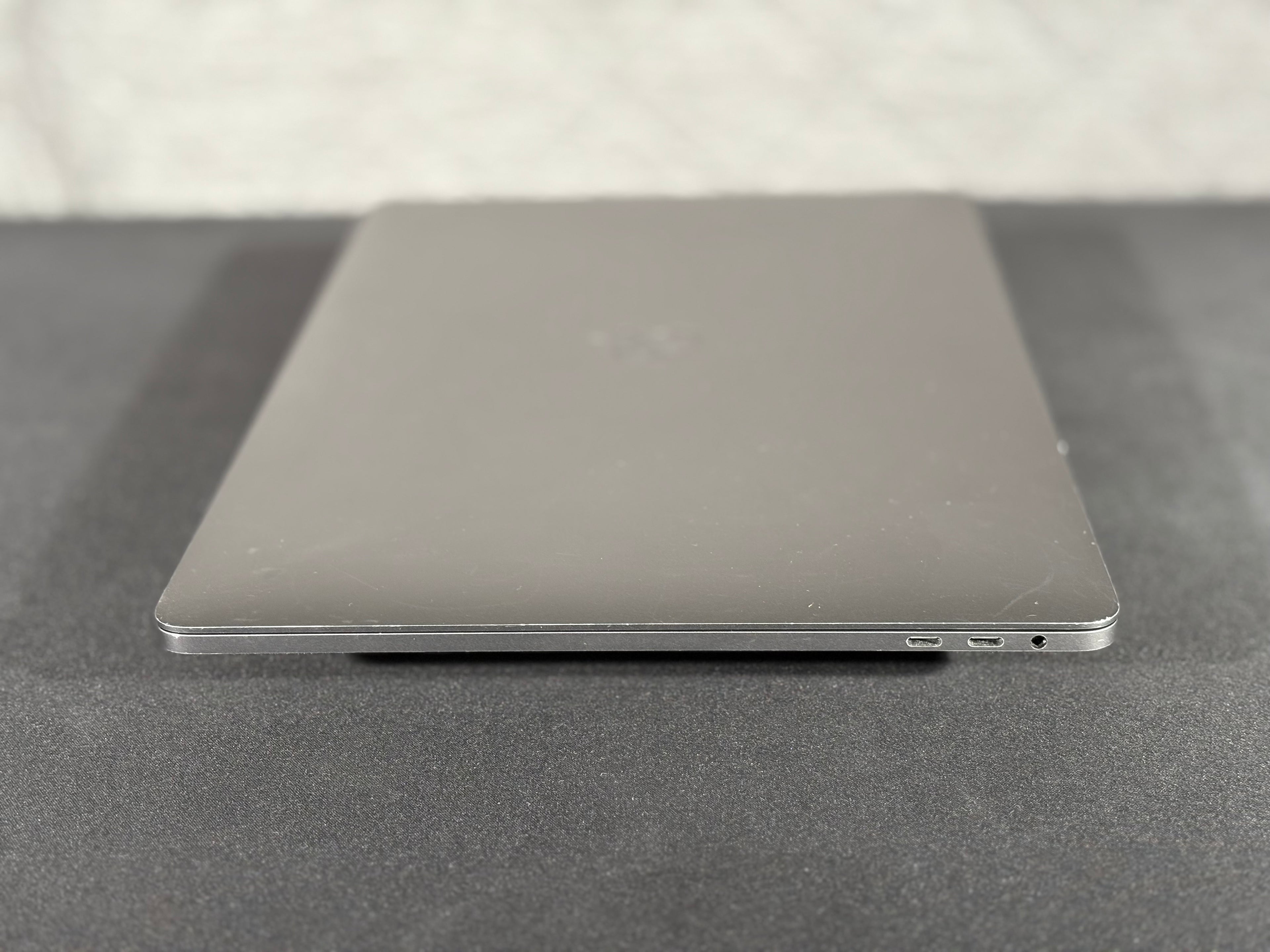 2019 MacBook Pro 15" - HexaCore i7 - 16GB/512GB - (#12)