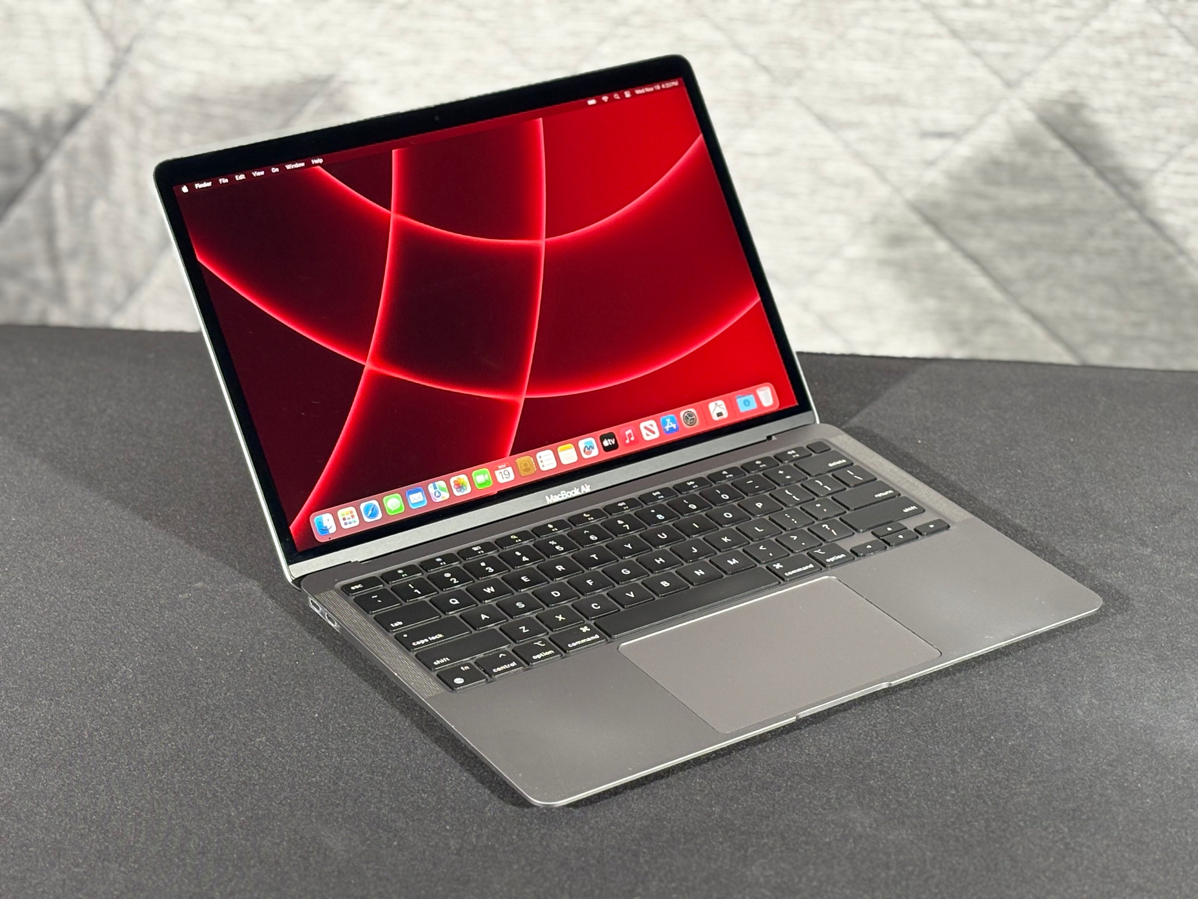 2020 MacBook Air M1 - 8GB - 128GB - (#13)