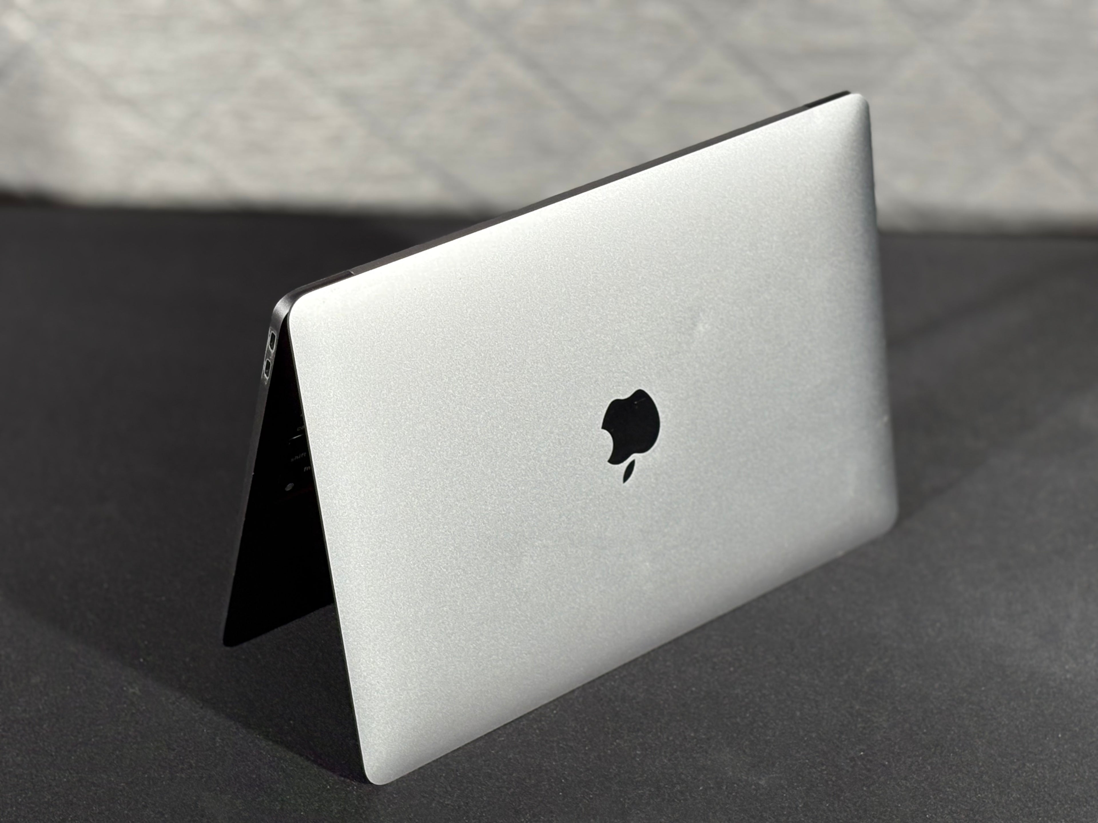 2020 MacBook Air M1 - 8GB - 128GB - (#13)